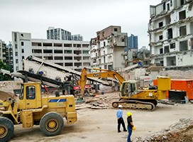 北京引進移動式建筑垃圾粉碎機實現建筑廢料就地資源化